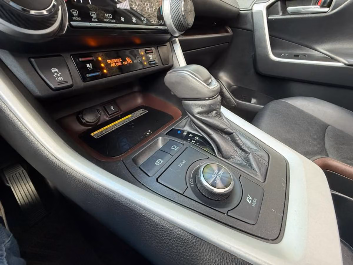 2021 Toyota RAV4 Hybrid Limited Image 12