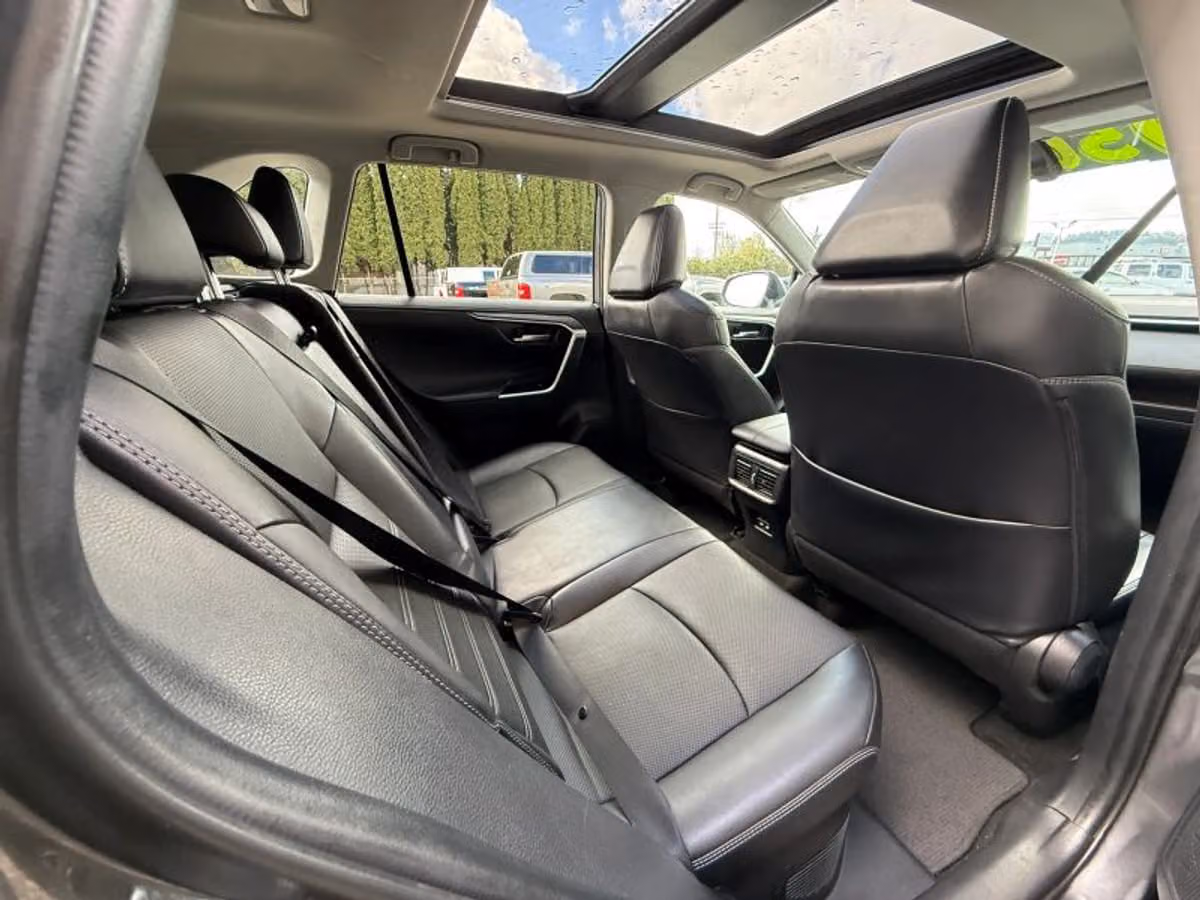 2021 Toyota RAV4 Hybrid Limited Image 18