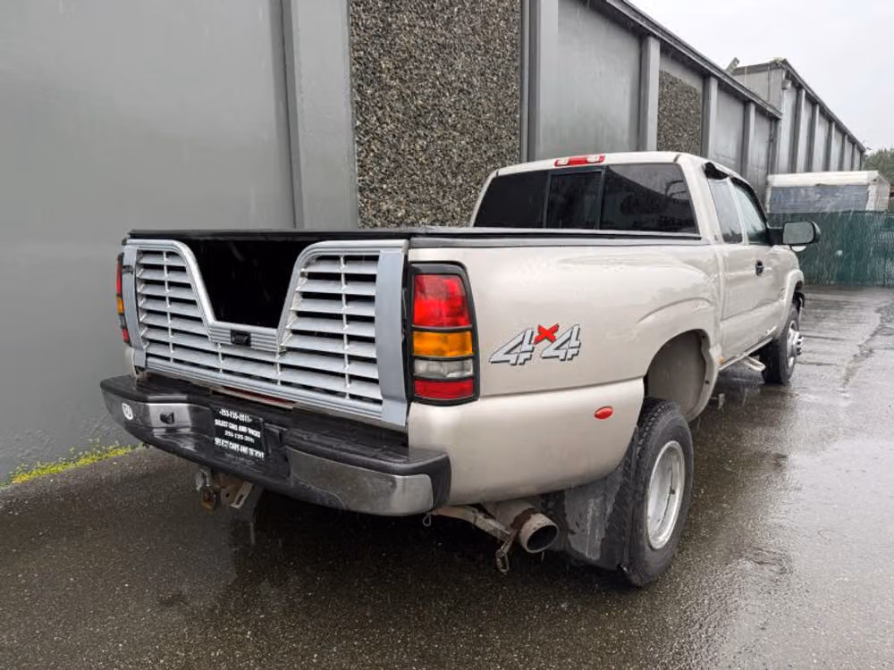 2005 Chevrolet Silverado 3500 LS Extended Cab Image 6