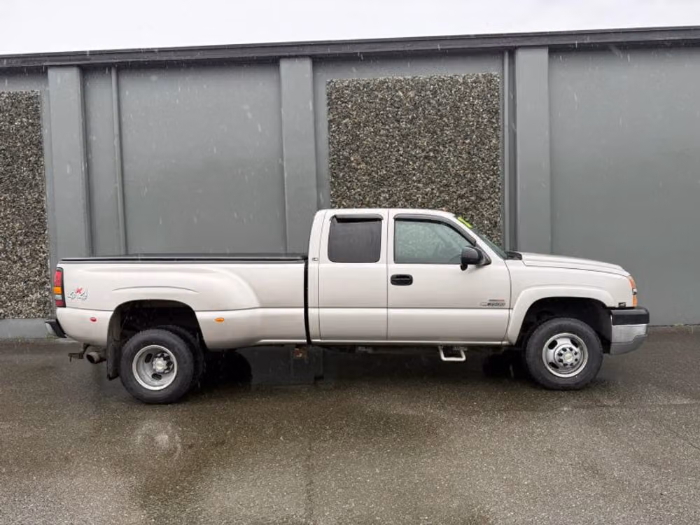2005 Chevrolet Silverado 3500 LS Extended Cab Image 5