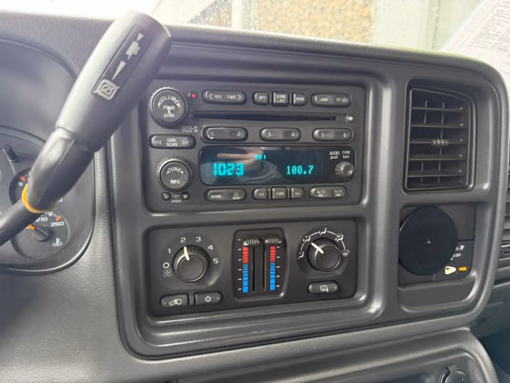 2005 Chevrolet Silverado 3500 LS Extended Cab Image 11