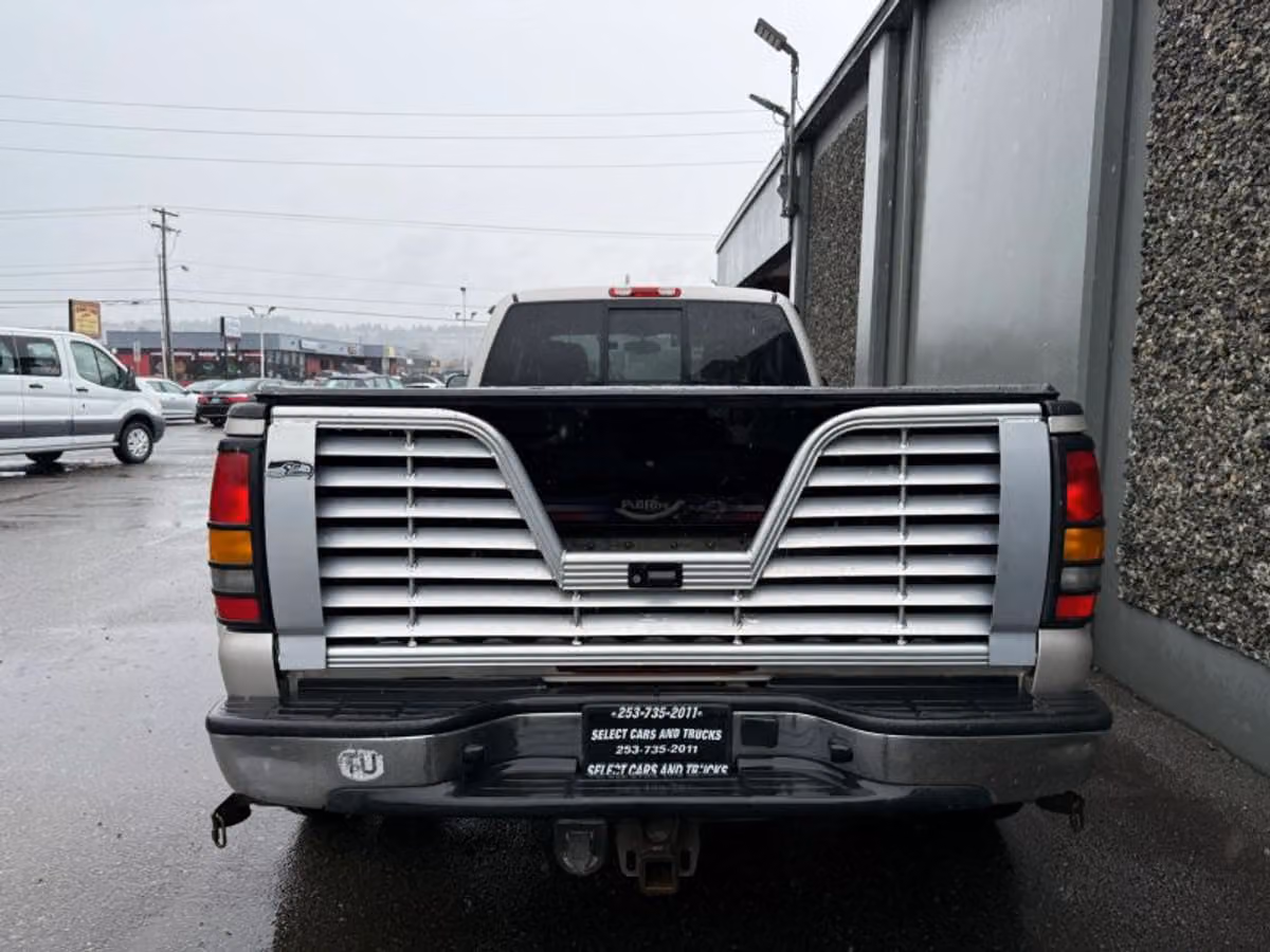 2005 Chevrolet Silverado 3500 LS Extended Cab Image 8