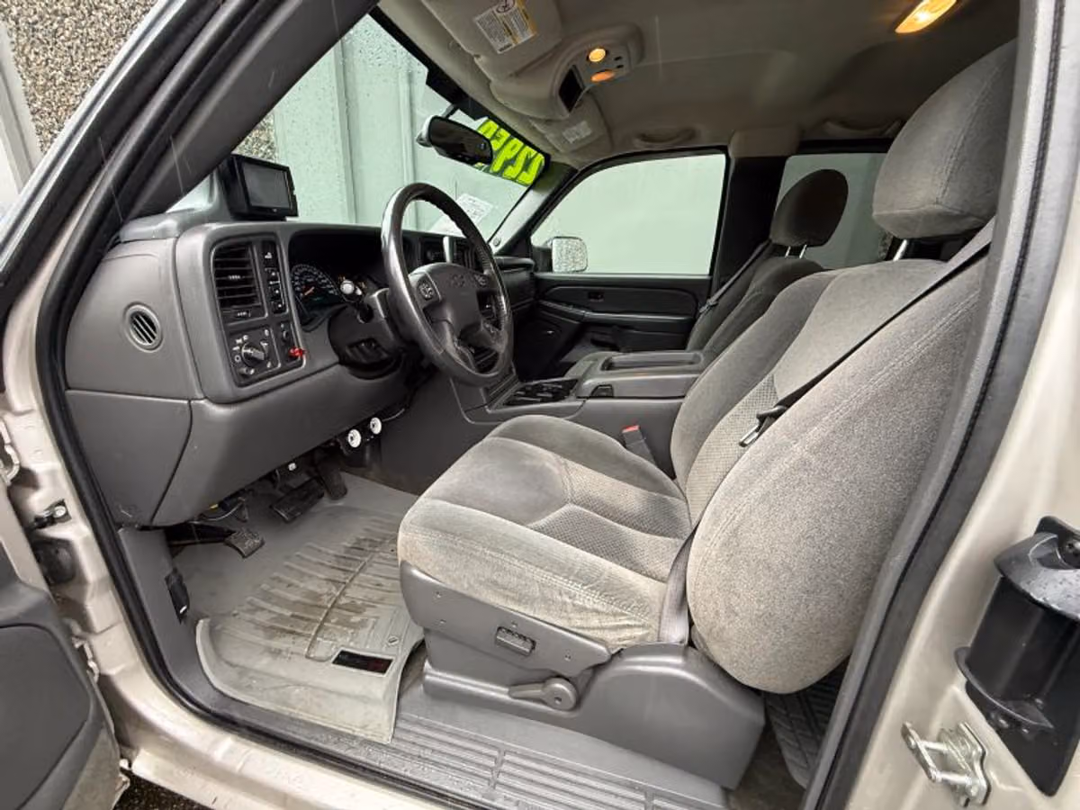 2005 Chevrolet Silverado 3500 LS Extended Cab Image 13