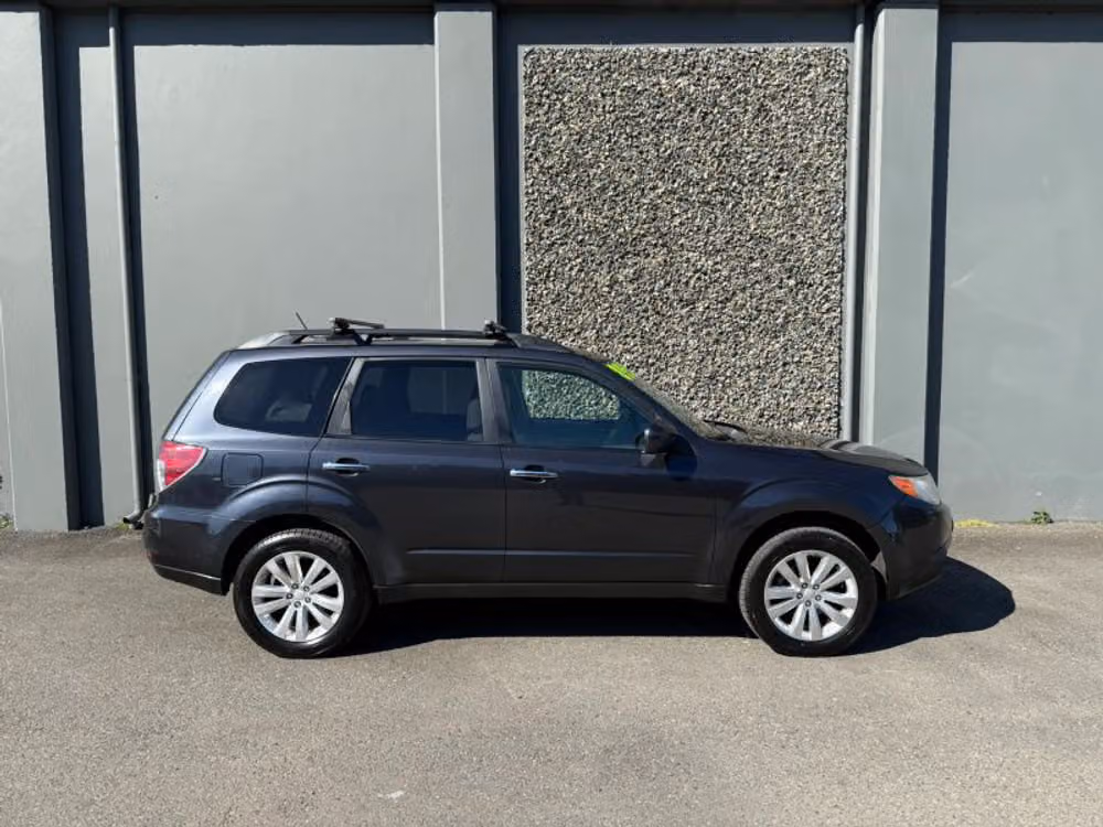 2012 Subaru Forester 2.5X Premium Crossover Image 5