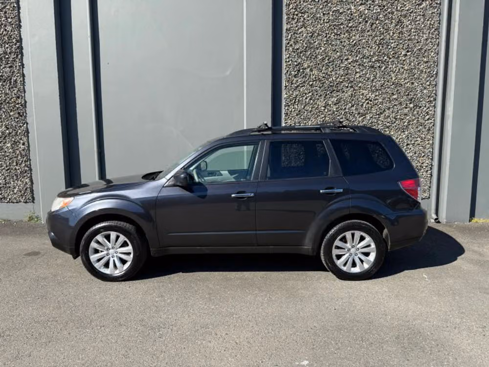 2012 Subaru Forester 2.5X Premium Crossover Image 2