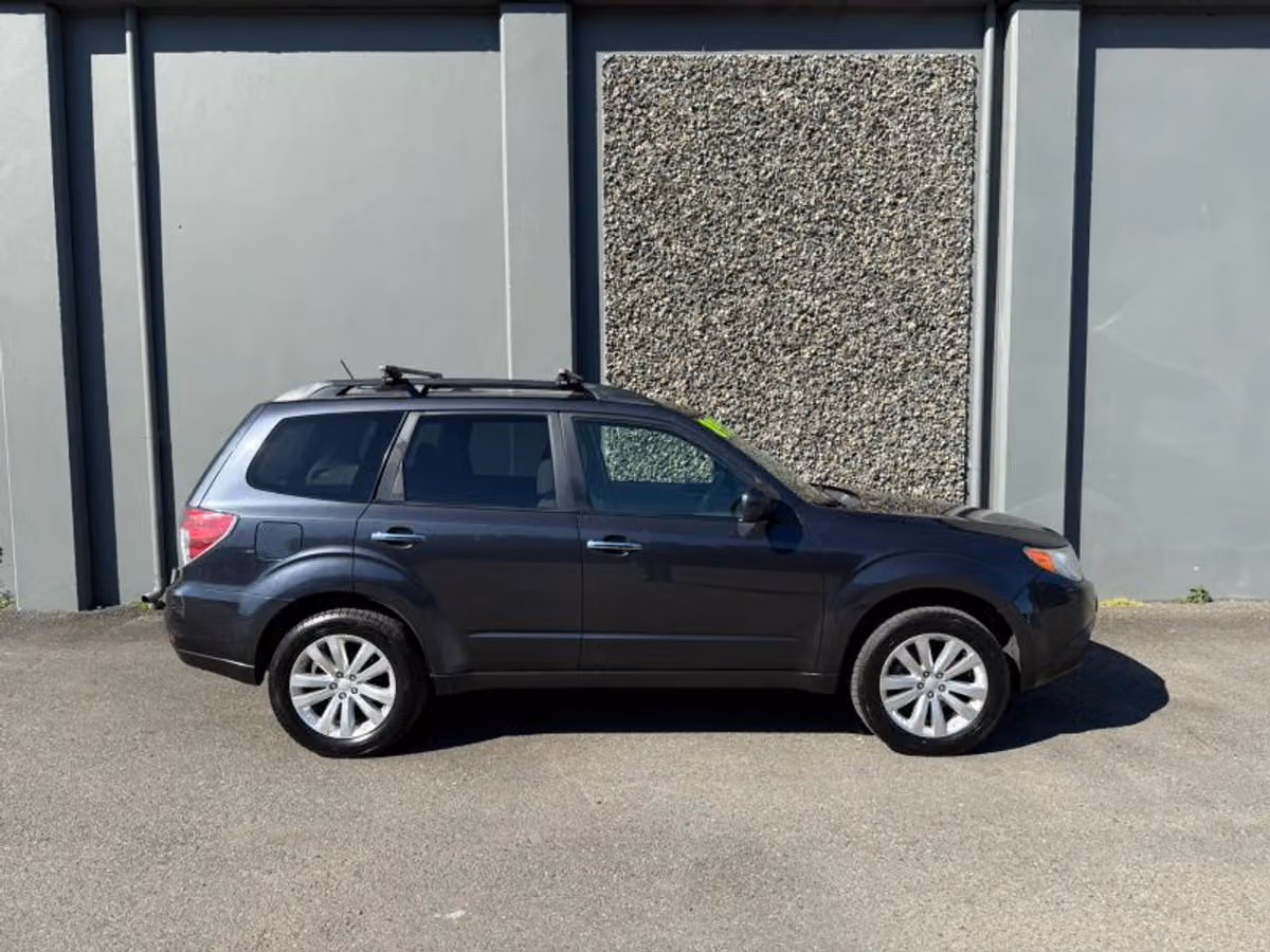 2012 Subaru Forester 2.5X Premium Crossover Image 5