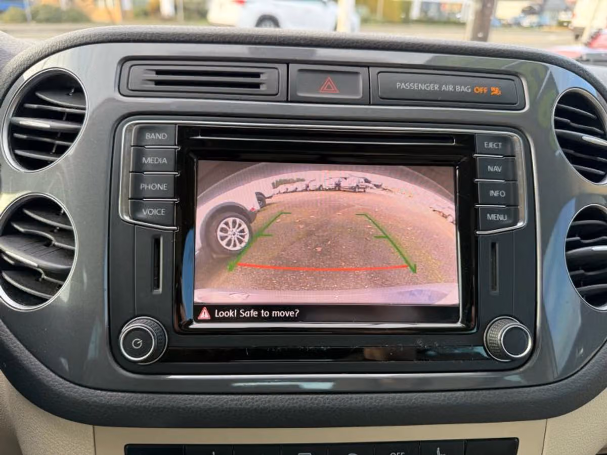 2016 Volkswagen Tiguan 2.0T SE 4Motion Image 12