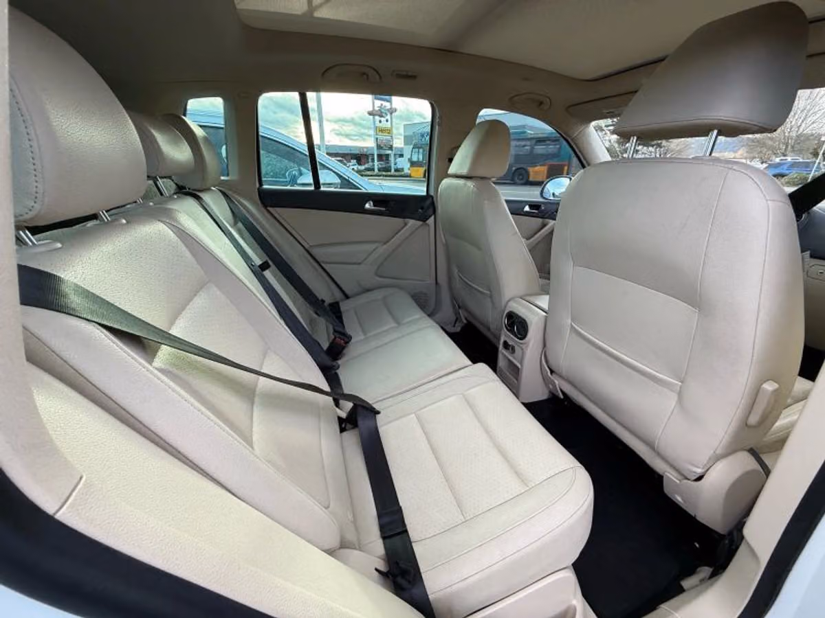 2016 Volkswagen Tiguan 2.0T SE 4Motion Image 17