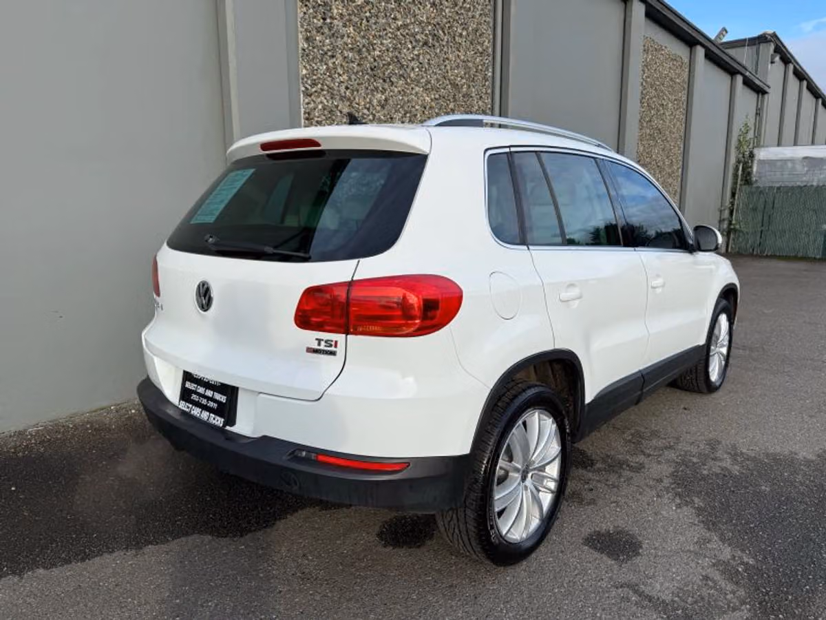 2016 Volkswagen Tiguan 2.0T SE 4Motion Image 6