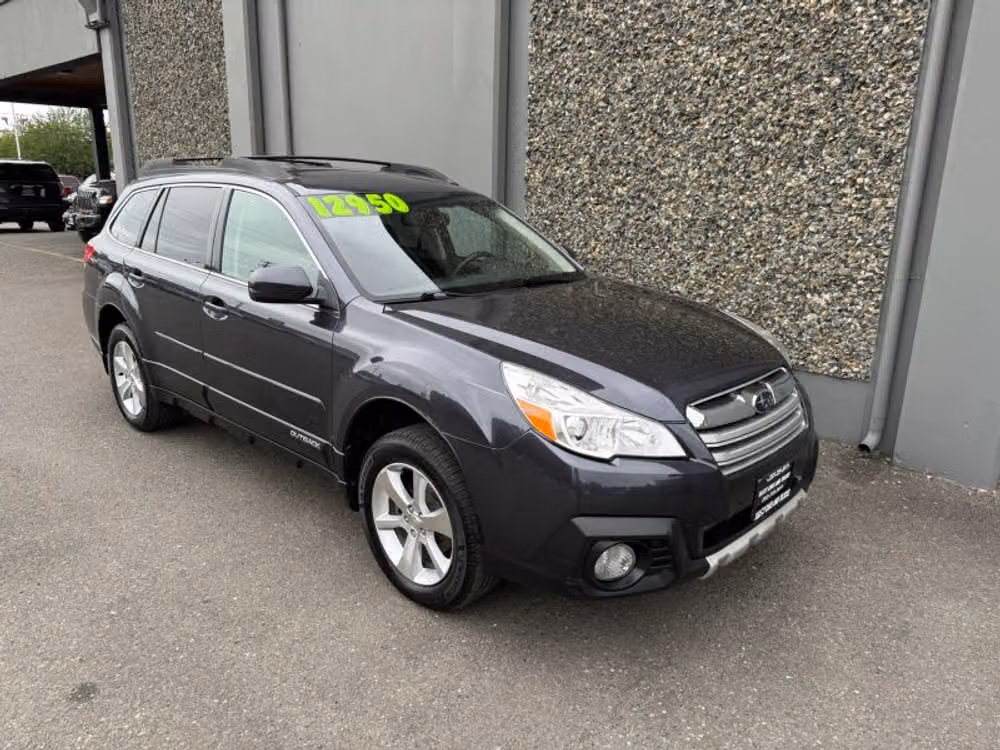 2013 Subaru Outback 2.5i Limited Crossover Image 4