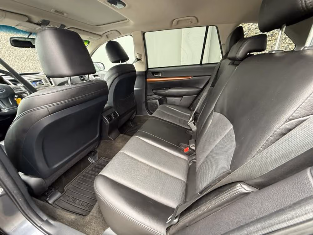 2013 Subaru Outback 2.5i Limited Crossover Image 16