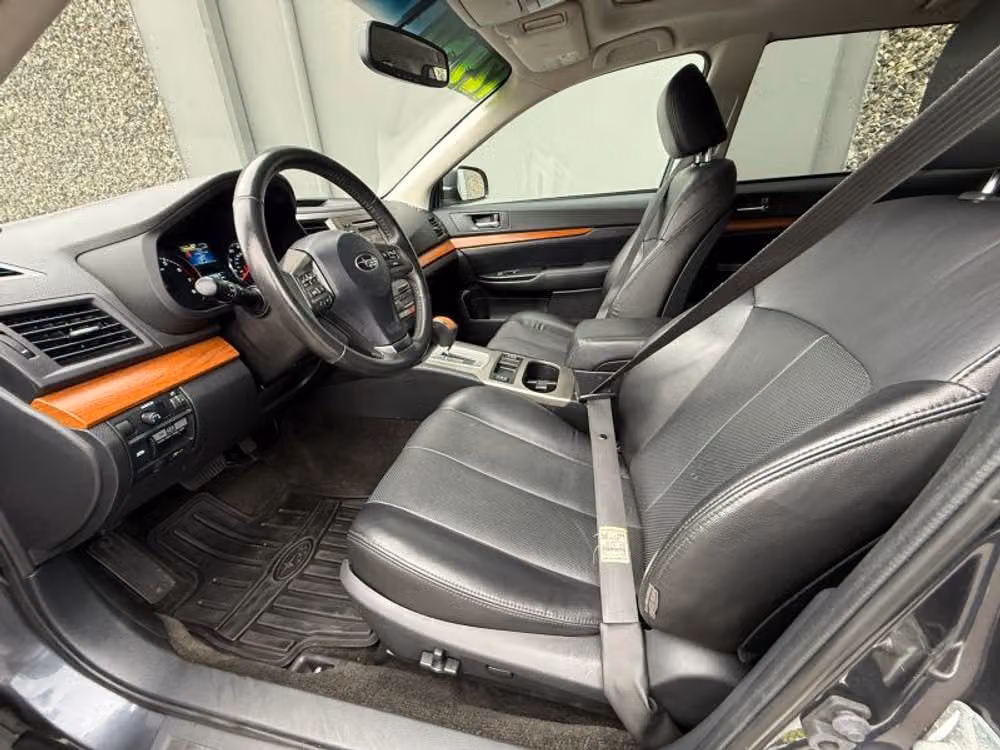 2013 Subaru Outback 2.5i Limited Crossover Image 14