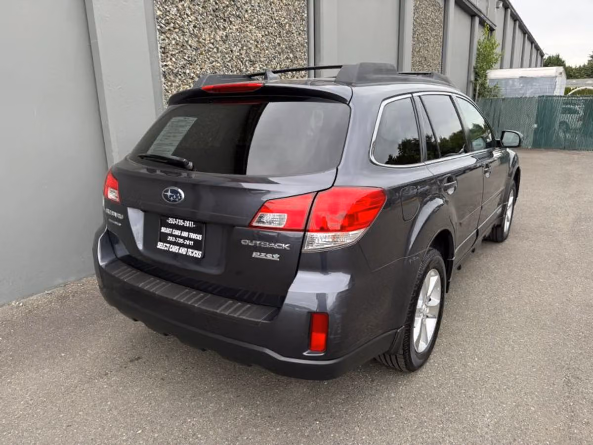 2013 Subaru Outback 2.5i Limited Crossover Image 6