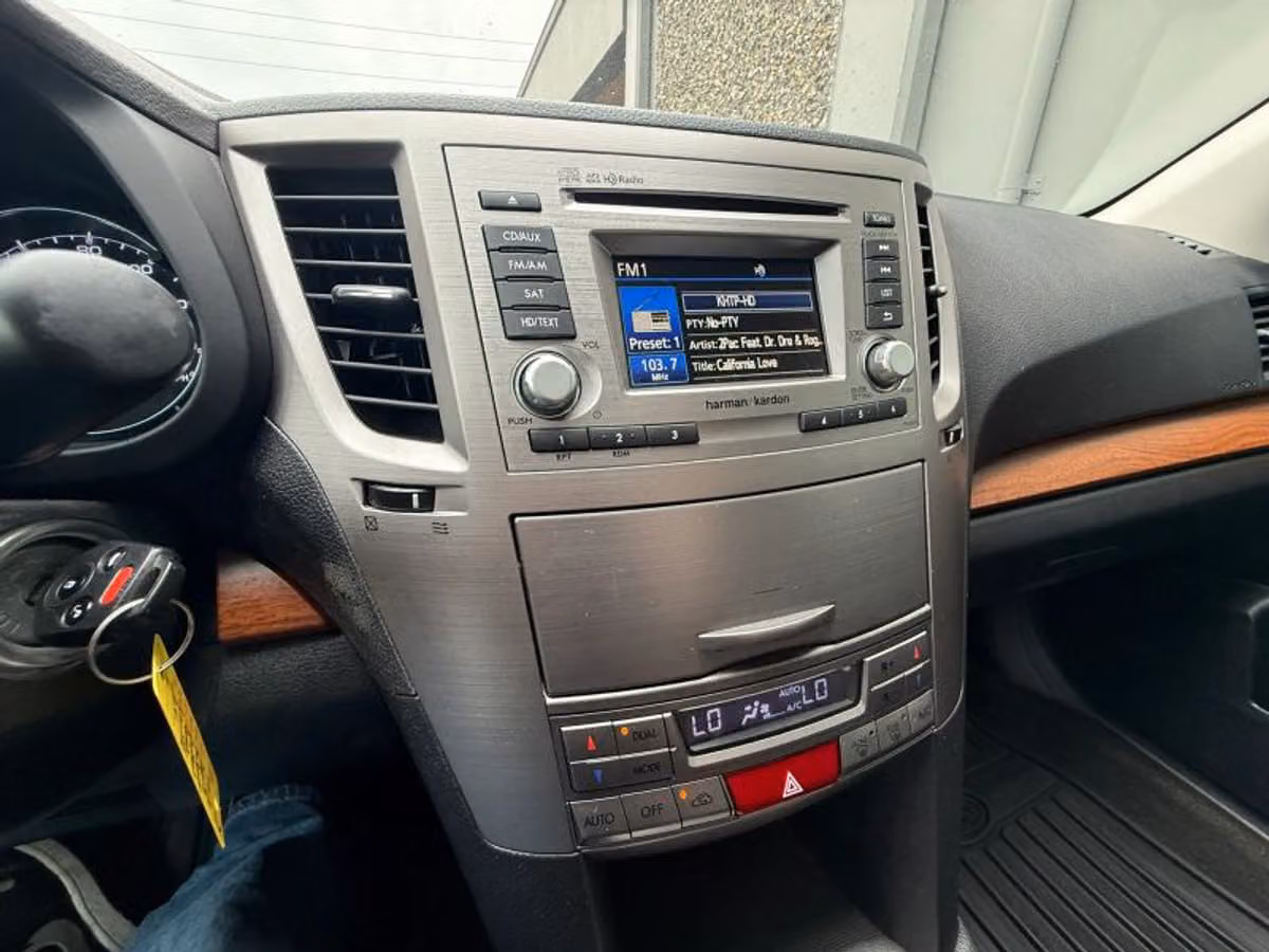 2013 Subaru Outback 2.5i Limited Crossover Image 11