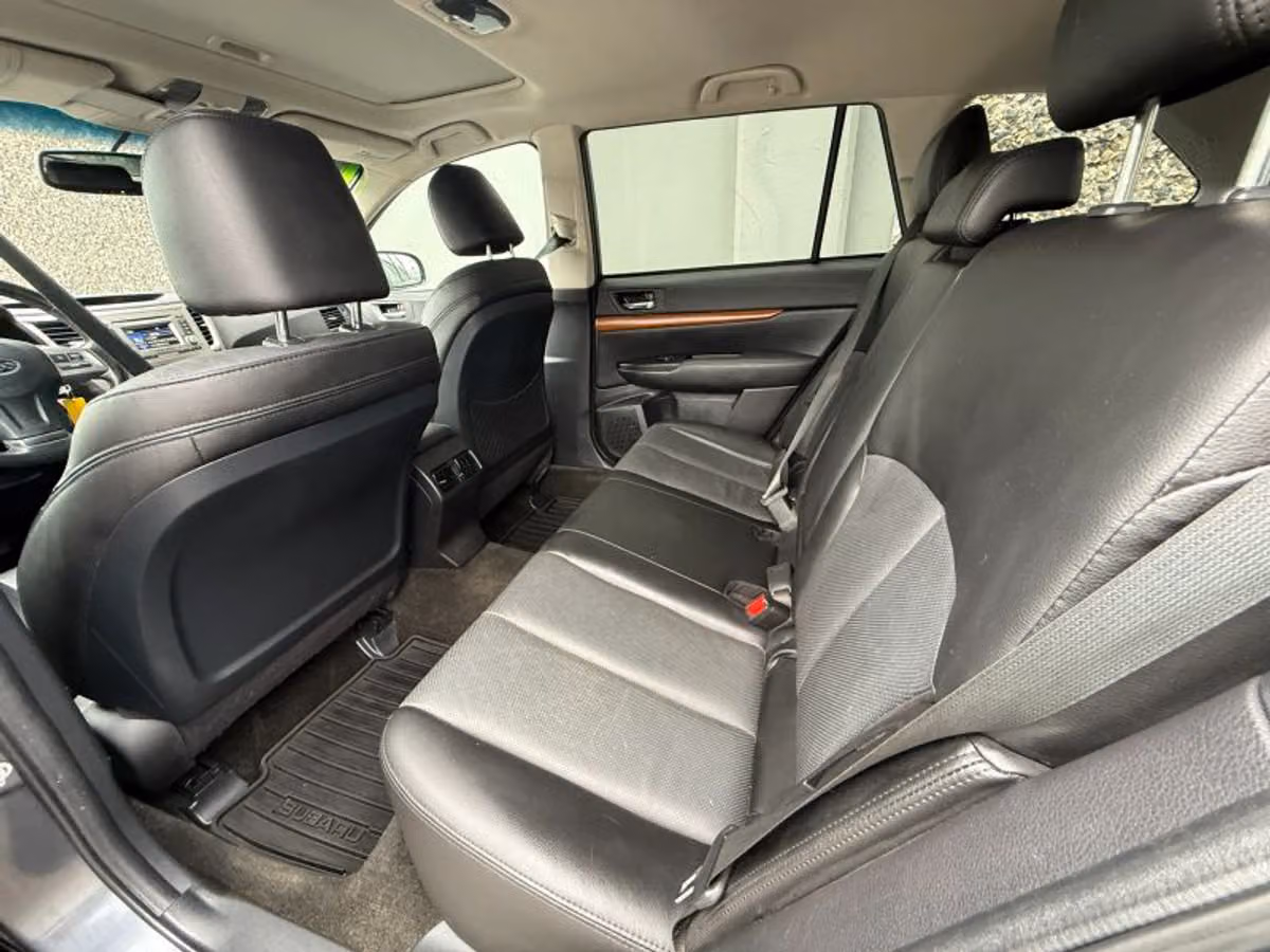 2013 Subaru Outback 2.5i Limited Crossover Image 16