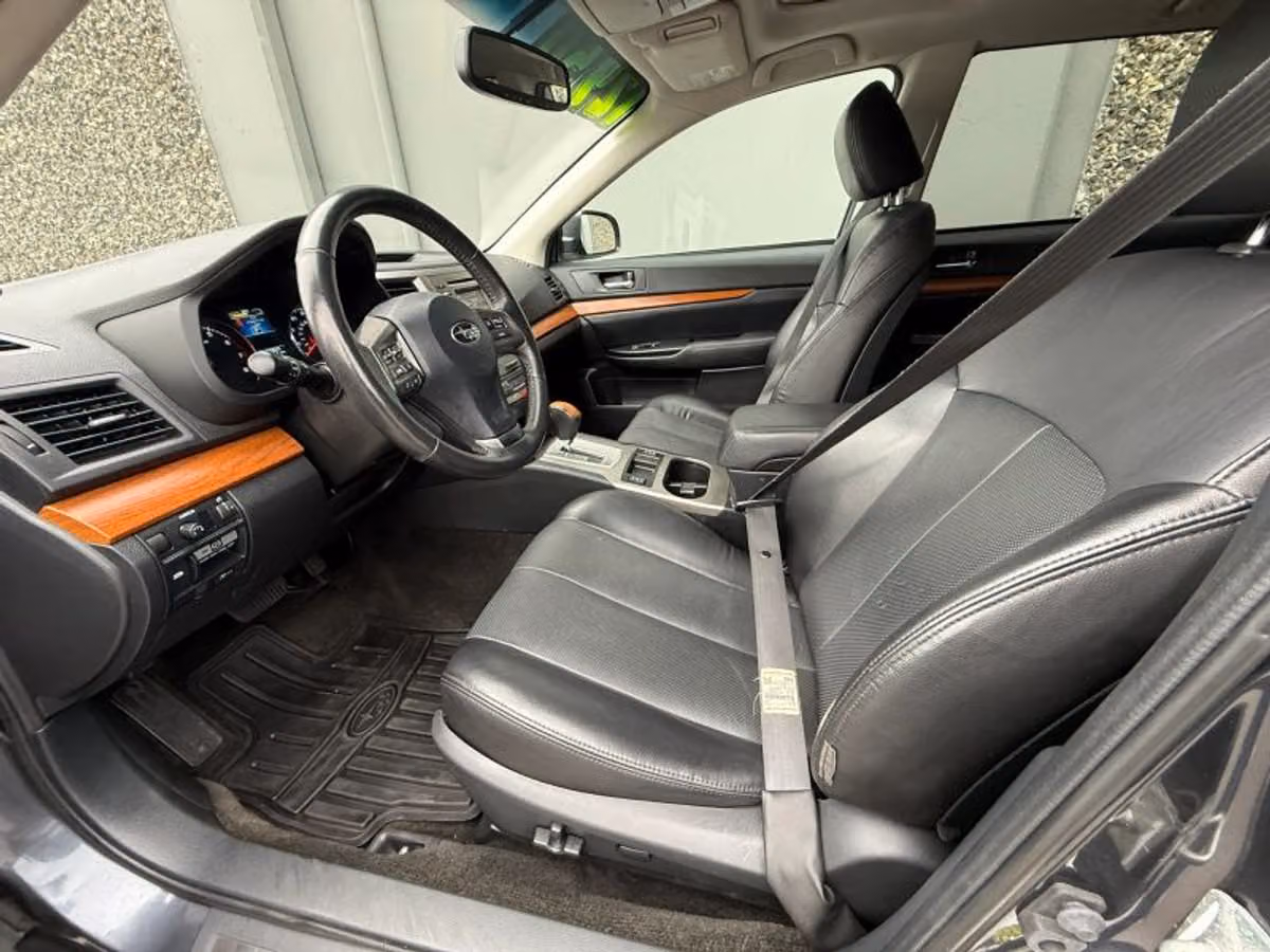 2013 Subaru Outback 2.5i Limited Crossover Image 14