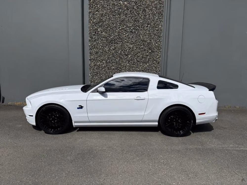 2014 Ford Mustang GT Image 2