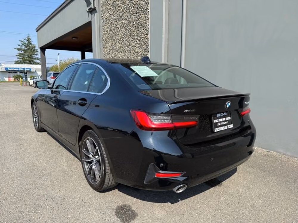 2020 BMW 3 Series 330i xDrive Image 3