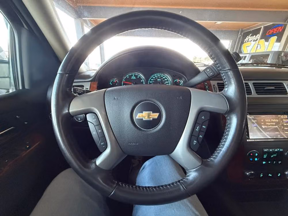 2013 Chevrolet Suburban LT Image 9