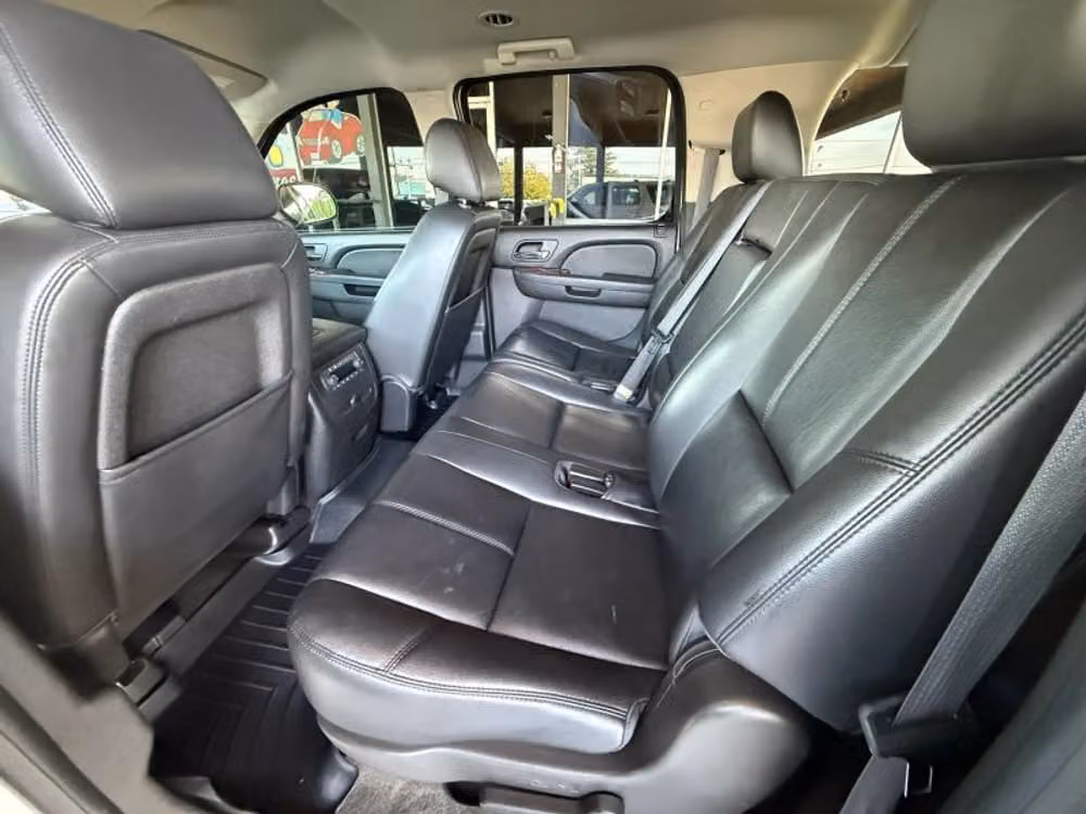 2013 Chevrolet Suburban LT Image 15