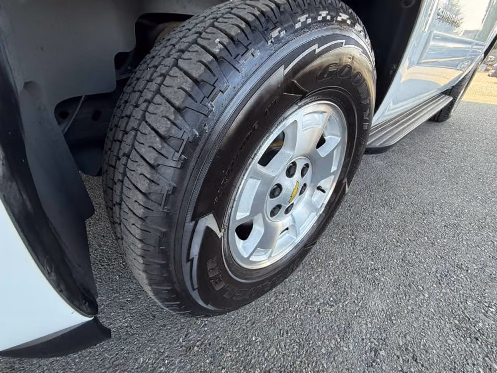 2013 Chevrolet Suburban LT Image 19