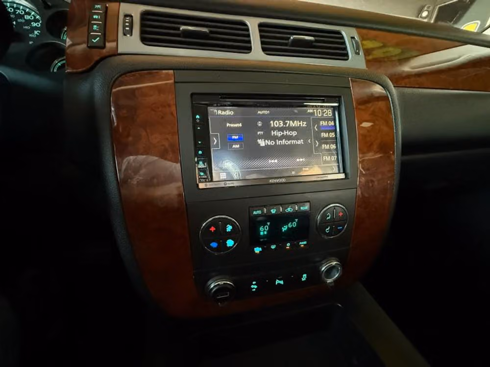 2013 Chevrolet Suburban LT Image 11