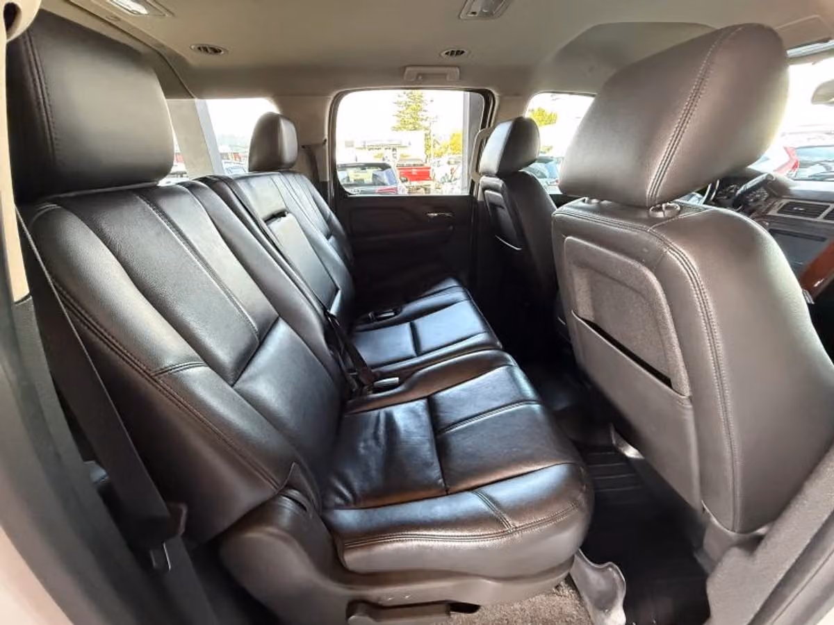 2013 Chevrolet Suburban LT Image 16