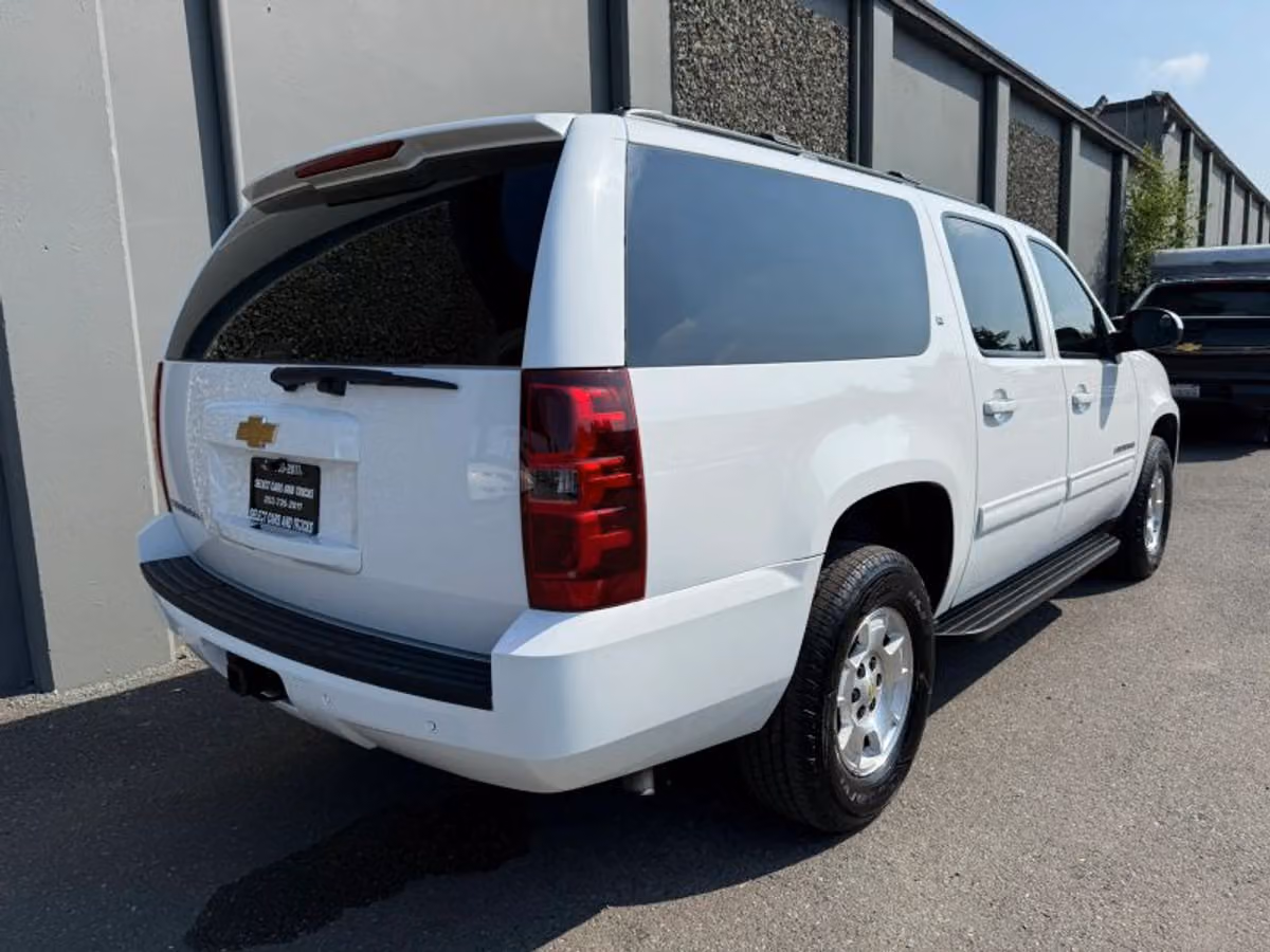 2013 Chevrolet Suburban LT Image 6