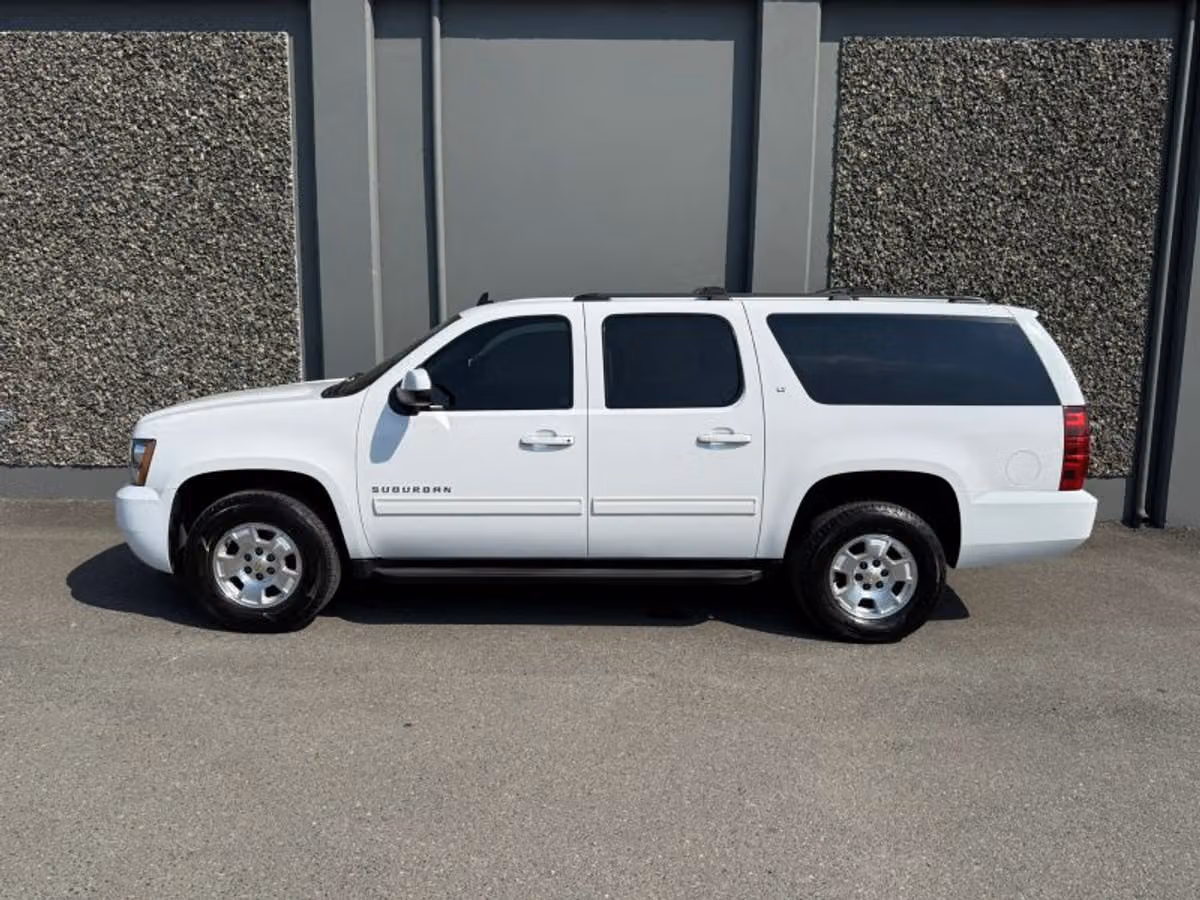 2013 Chevrolet Suburban LT Image 2