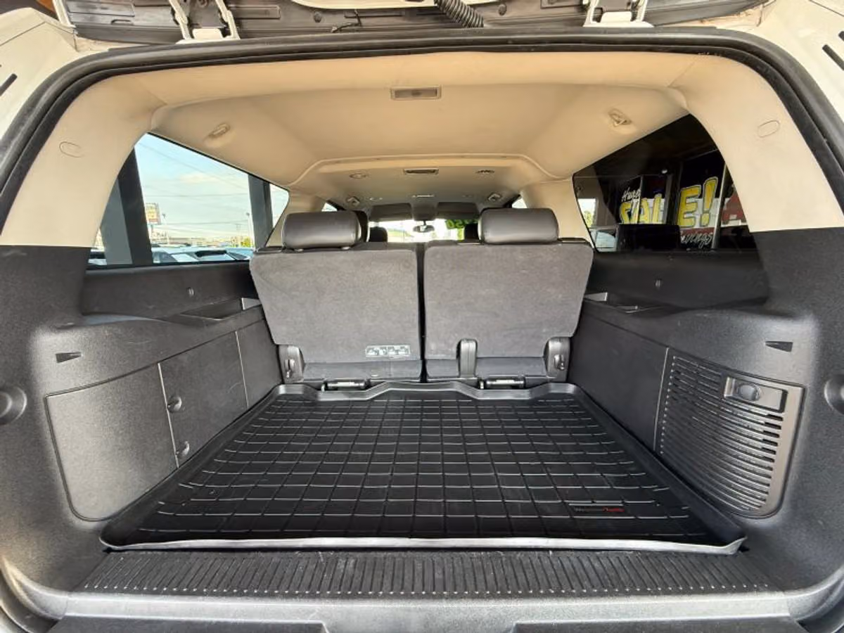 2013 Chevrolet Suburban LT Image 18