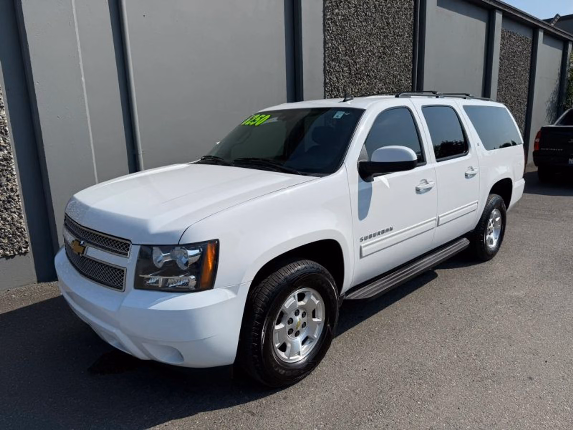 2013 Chevrolet Suburban LT Image 1