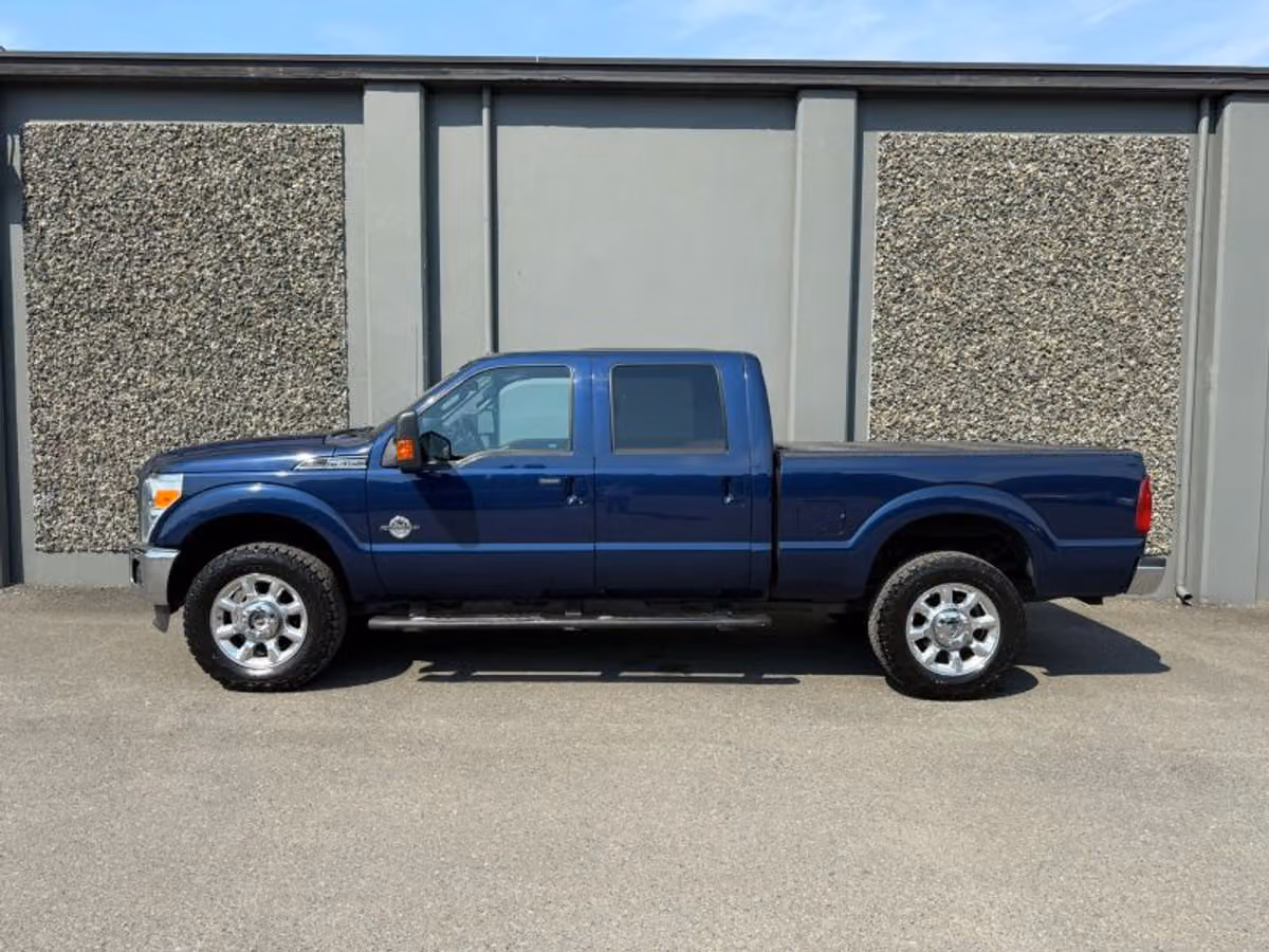 2012 Ford F-350 Super Duty Lariat Crew Cab Image 2