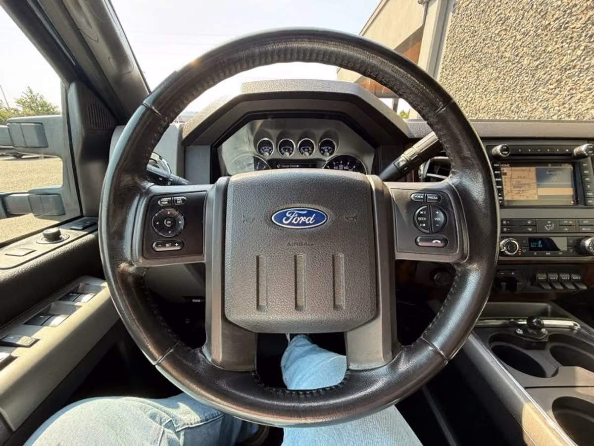 2012 Ford F-350 Super Duty Lariat Crew Cab Image 9