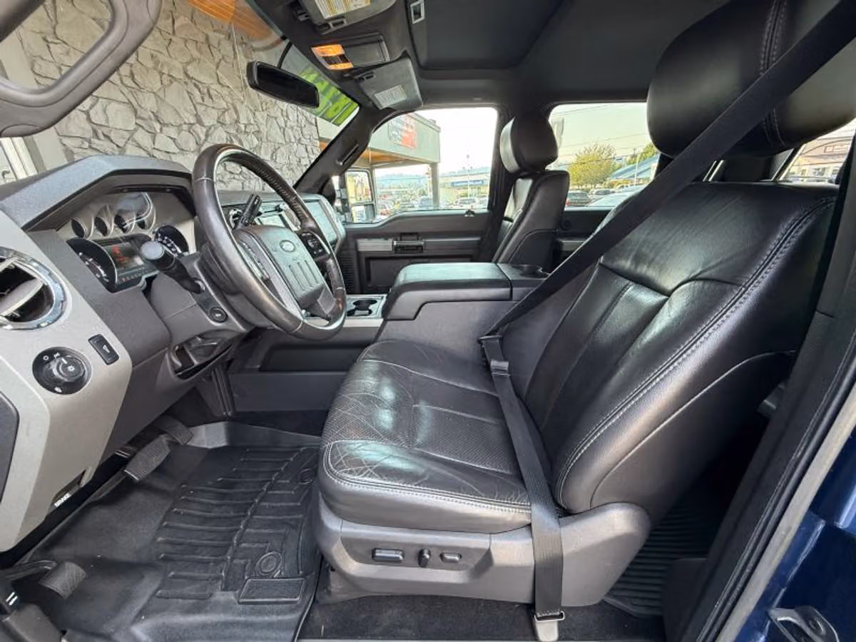 2012 Ford F-350 Super Duty Lariat Crew Cab Image 13