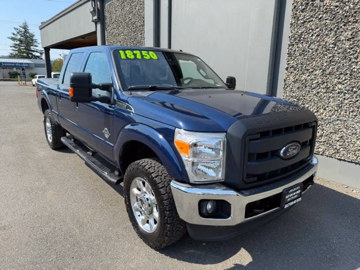 2012 Ford F-350 Super Duty Lariat Crew Cab Image 4
