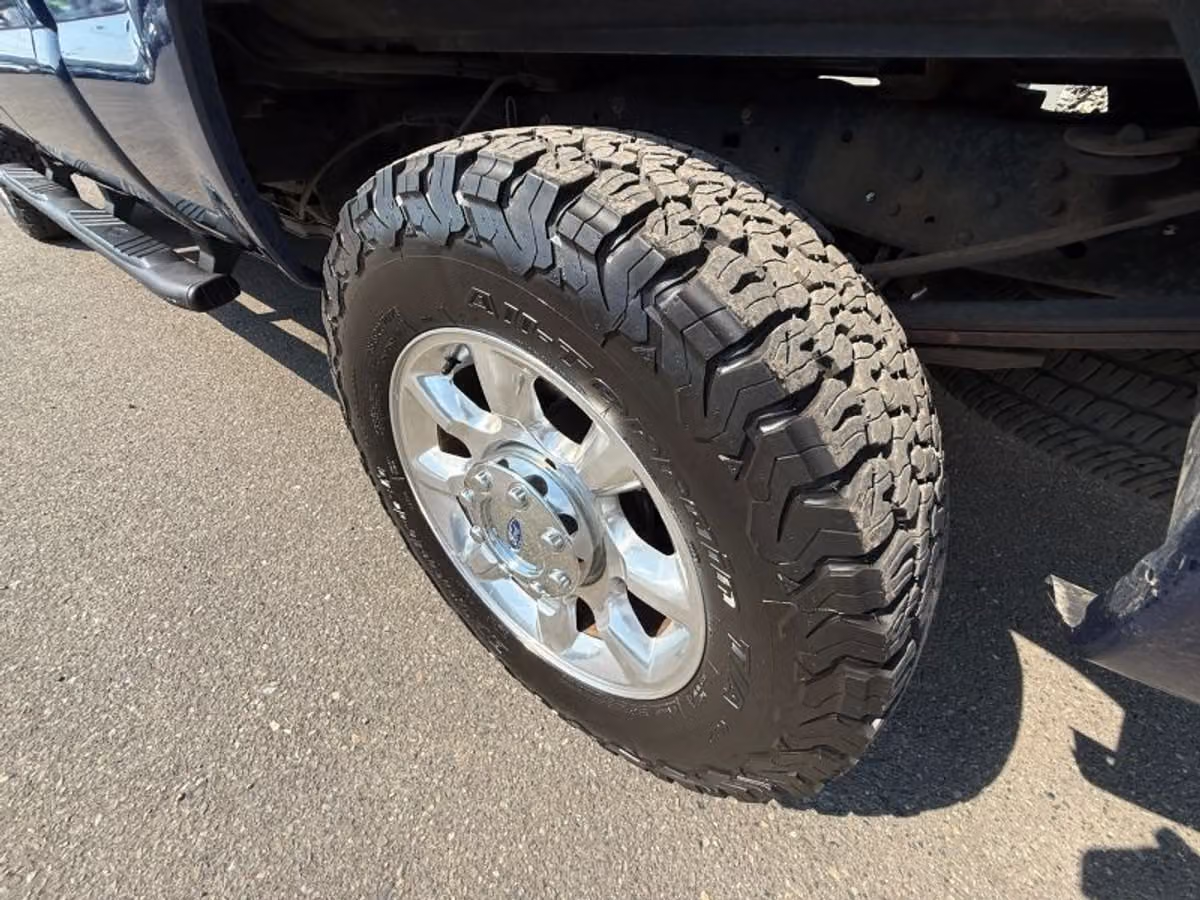 2012 Ford F-350 Super Duty Lariat Crew Cab Image 18