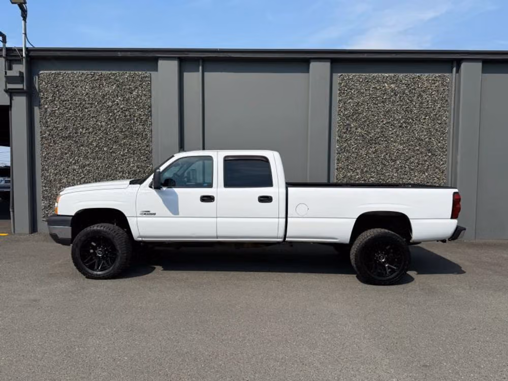 2007 Chevrolet Silverado 3500 Classic LT Pickup 4D 8 ft Crew Cab Image 2