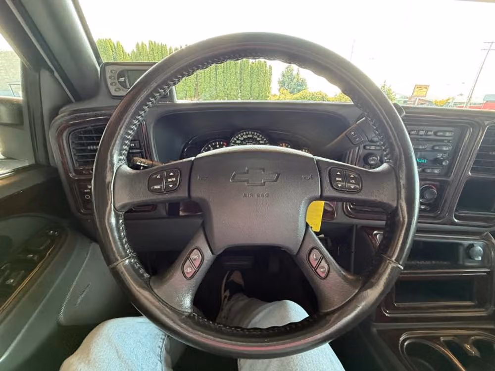 2007 Chevrolet Silverado 3500 Classic LT Pickup 4D 8 ft Crew Cab Image 9