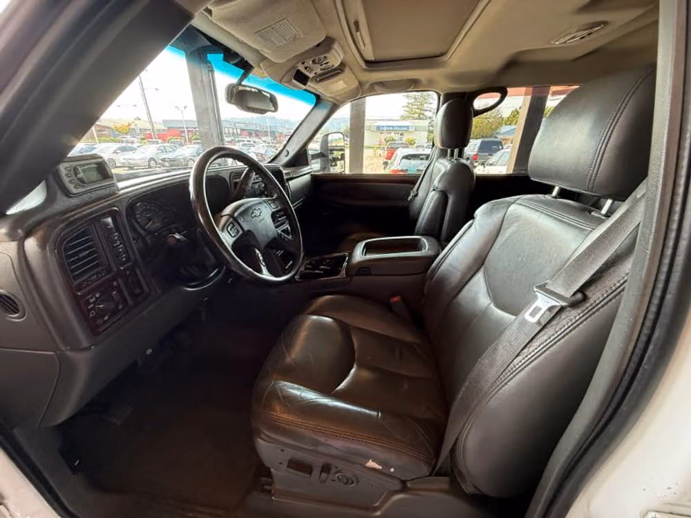 2007 Chevrolet Silverado 3500 Classic LT Pickup 4D 8 ft Crew Cab Image 12