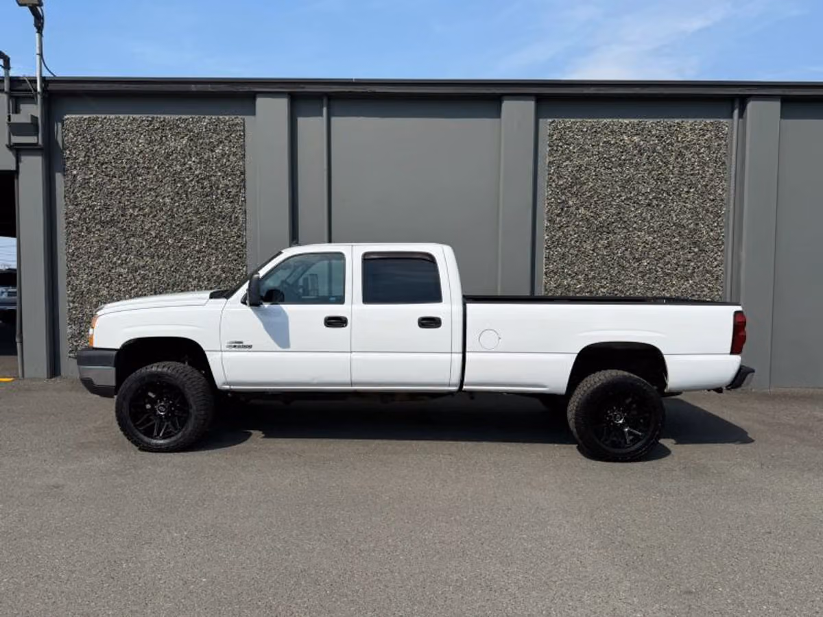 2007 Chevrolet Silverado 3500 Classic LT Pickup 4D 8 ft Crew Cab Image 2