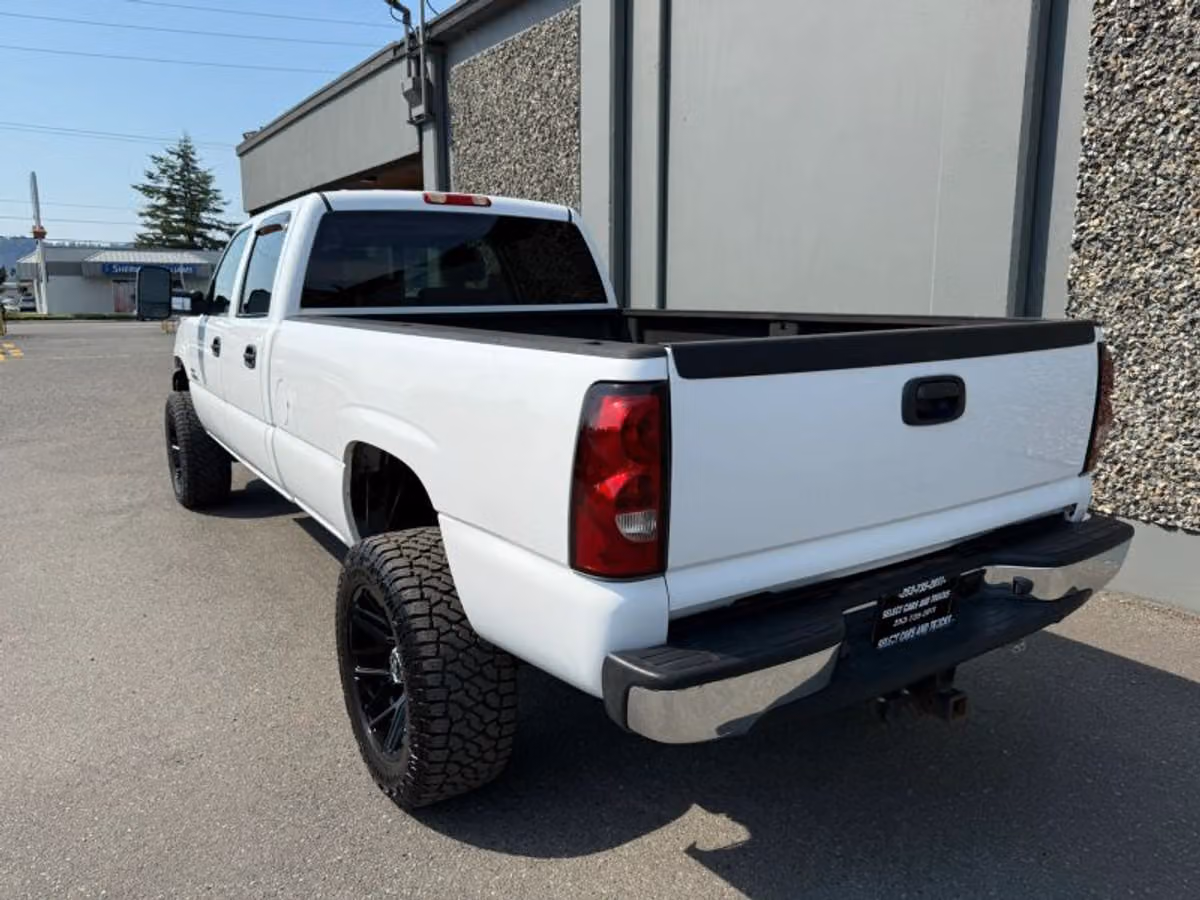 2007 Chevrolet Silverado 3500 Classic LT Pickup 4D 8 ft Crew Cab Image 3