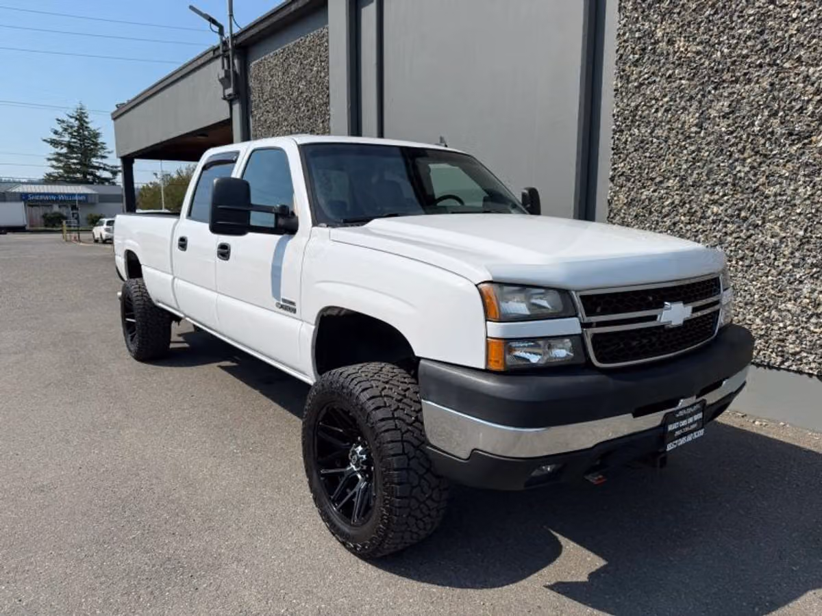 2007 Chevrolet Silverado 3500 Classic LT Pickup 4D 8 ft Crew Cab Image 4