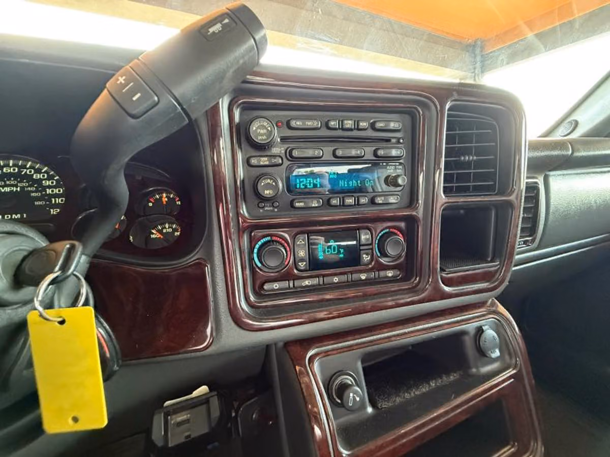 2007 Chevrolet Silverado 3500 Classic LT Pickup 4D 8 ft Crew Cab Image 11