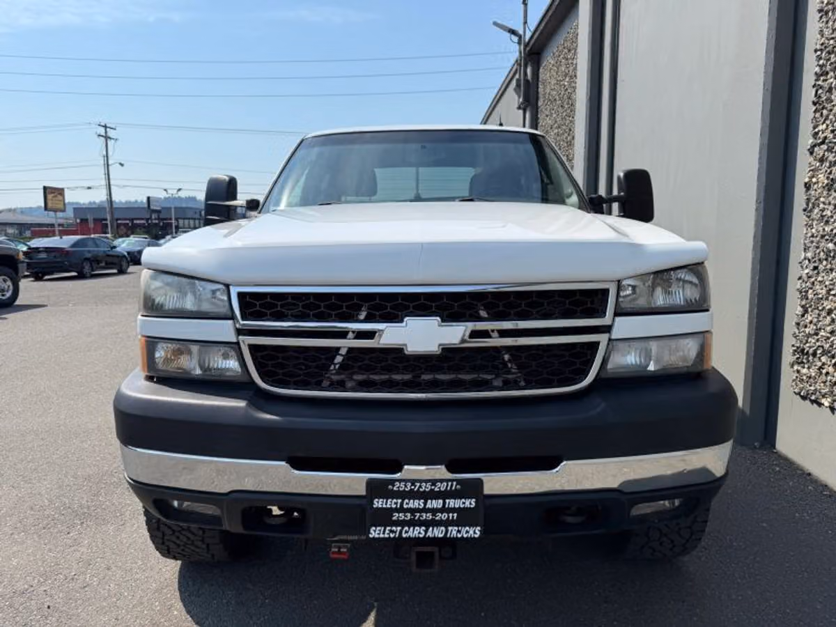 2007 Chevrolet Silverado 3500 Classic LT Pickup 4D 8 ft Crew Cab Image 7