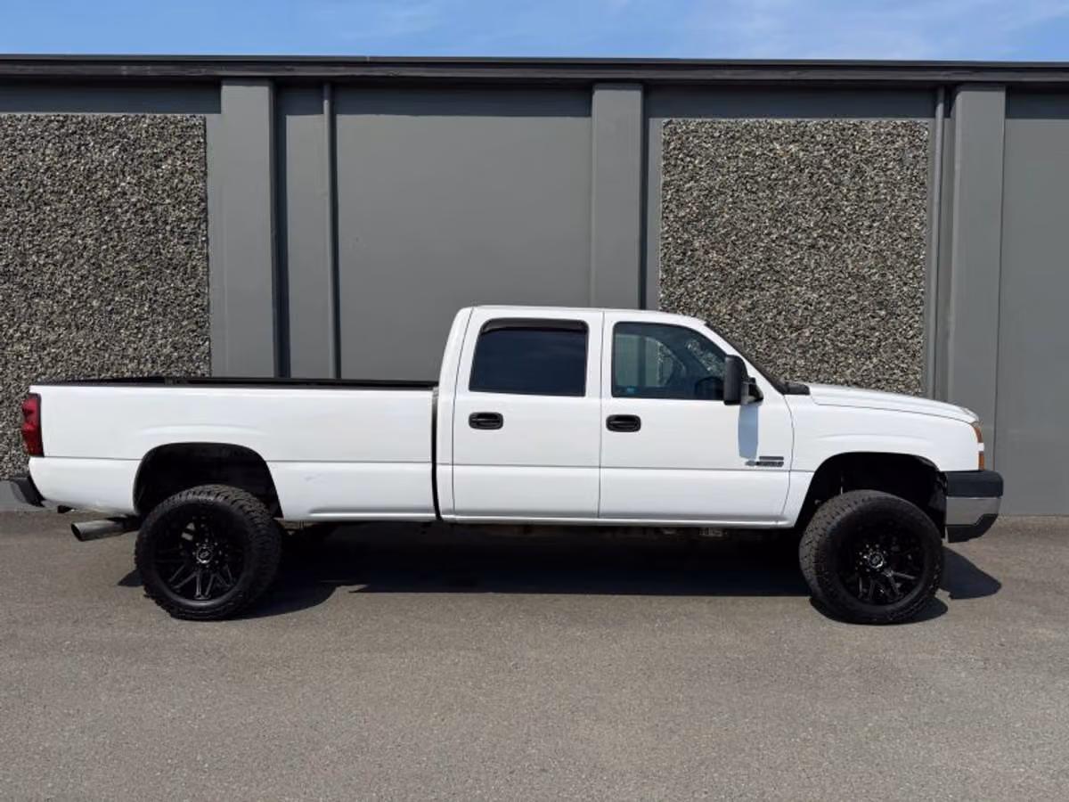 2007 Chevrolet Silverado 3500 Classic LT Pickup 4D 8 ft Crew Cab Image 5