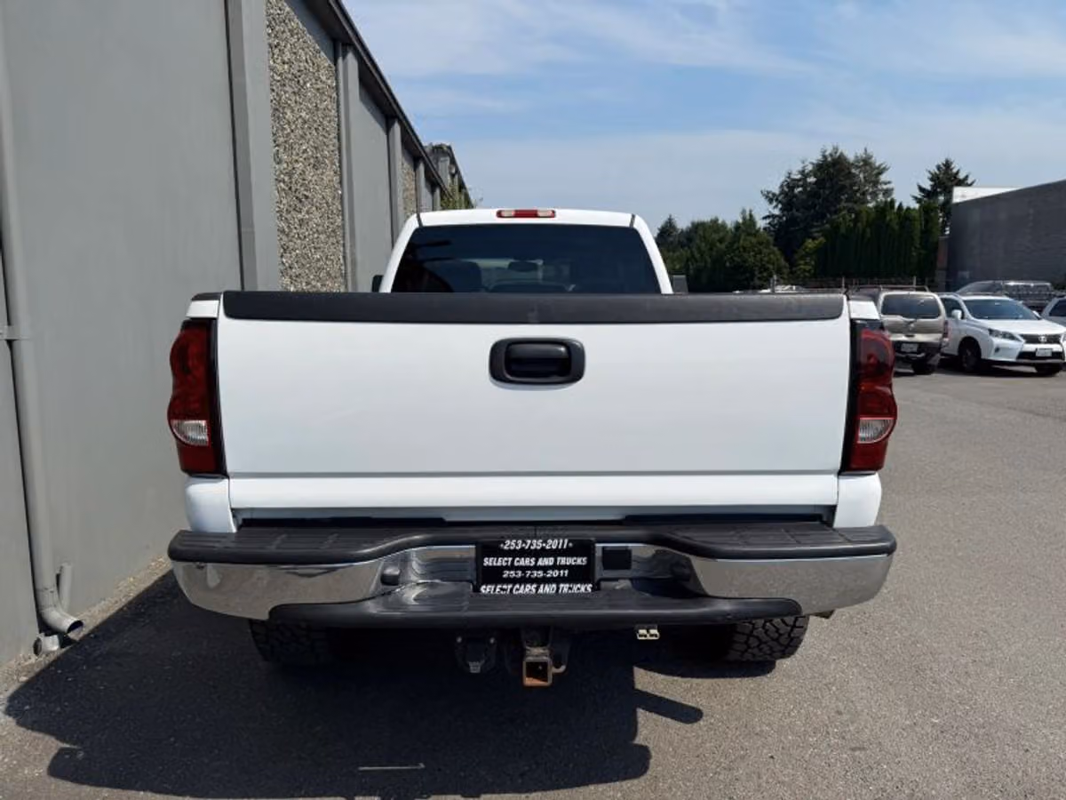 2007 Chevrolet Silverado 3500 Classic LT Pickup 4D 8 ft Crew Cab Image 8