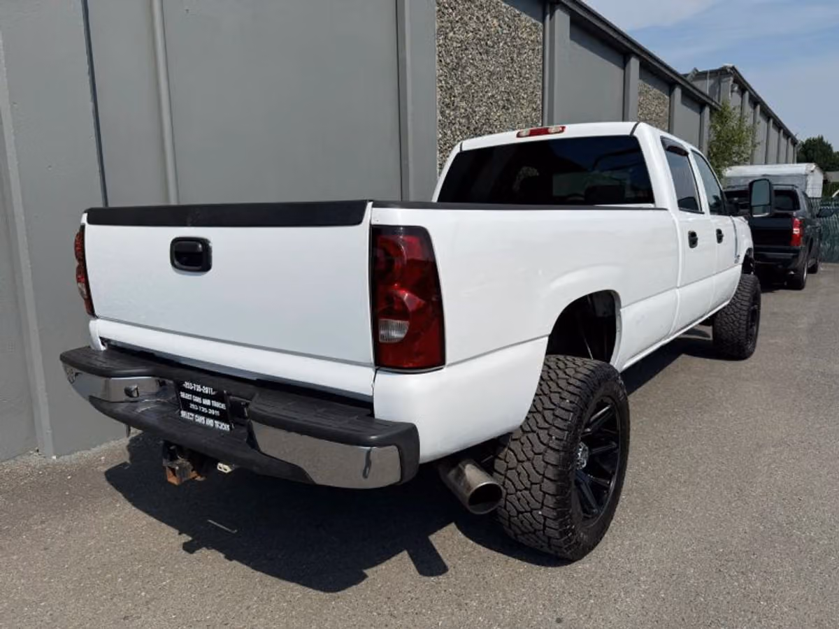 2007 Chevrolet Silverado 3500 Classic LT Pickup 4D 8 ft Crew Cab Image 6