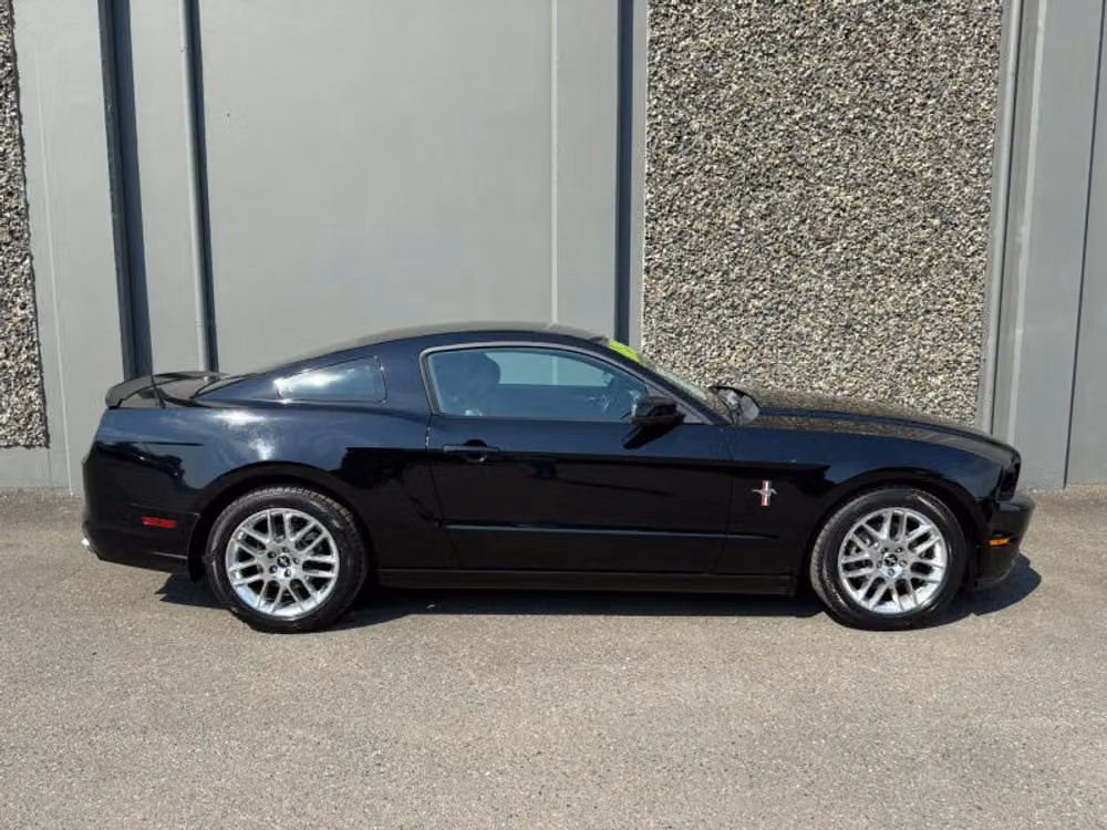 2014 Ford Mustang V6 Premium Image 5