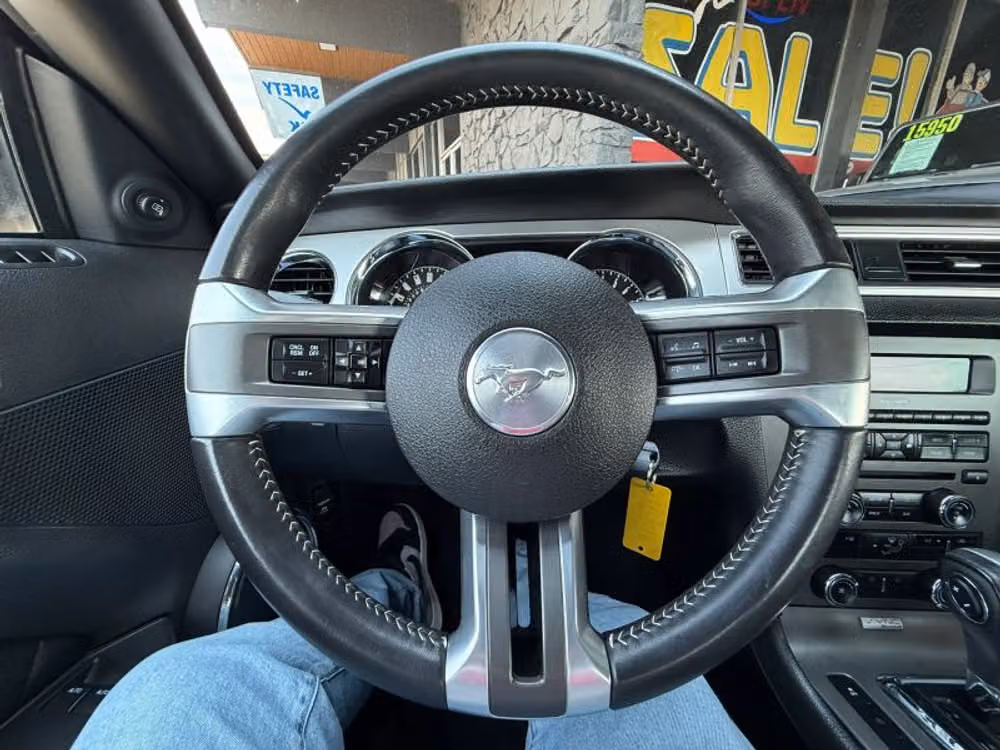2014 Ford Mustang V6 Premium Image 9