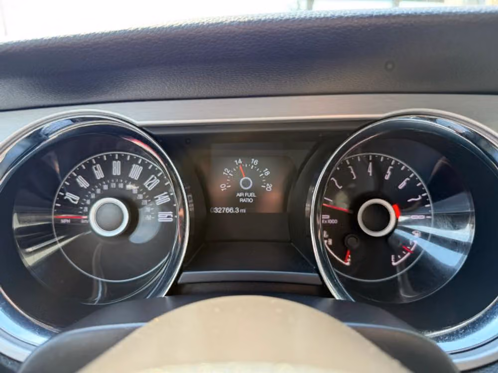 2014 Ford Mustang V6 Premium Image 10